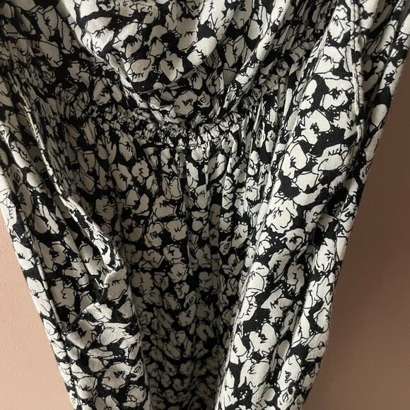 Forever 21 Black & Cream Floral Print Strapless Jumpsuit Size M GUC - Picture 10 of 11